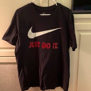 NIKE MENS LARGE T SHIRT